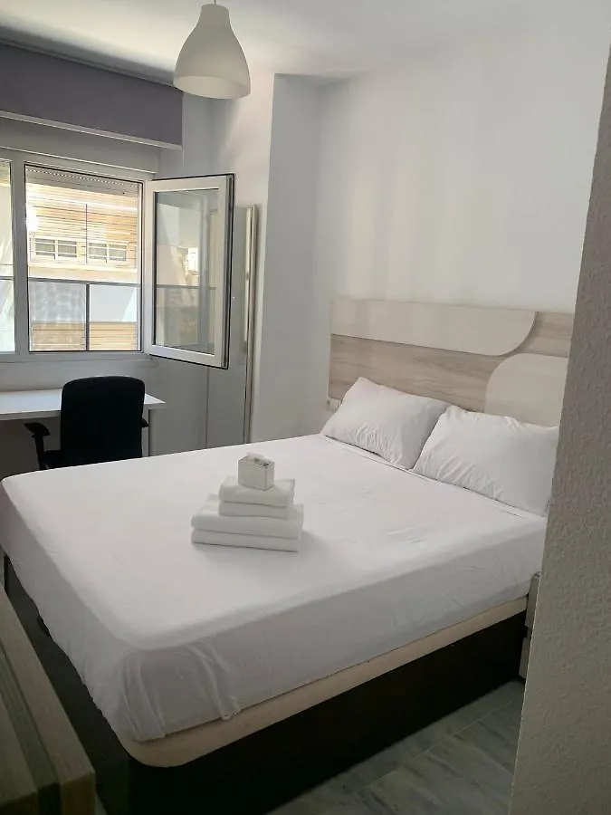 Piso de 3 dormitorios cerca de la playa Málaga 0*,  España