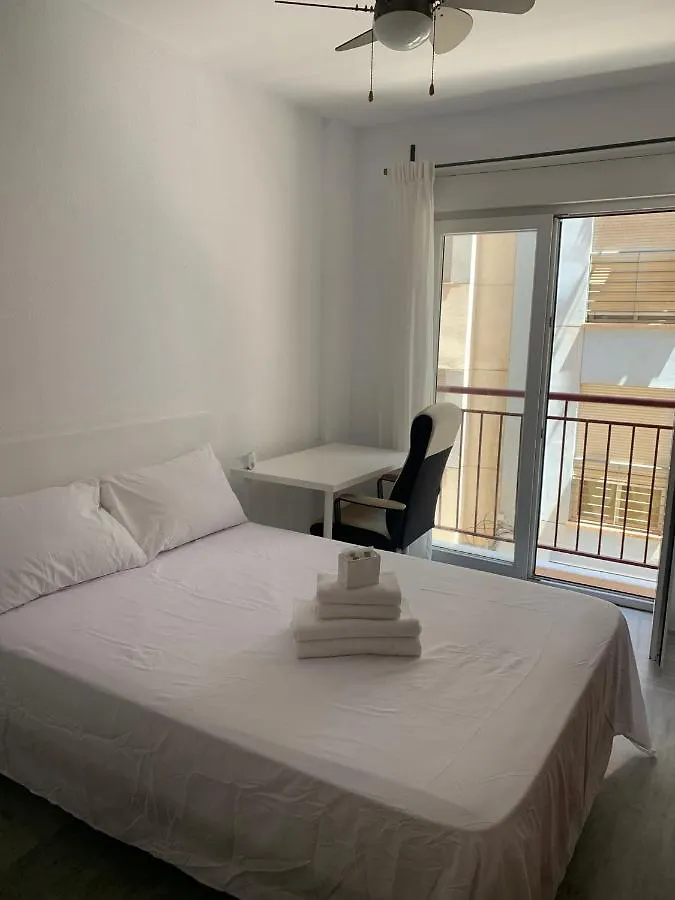 Piso De 3 Dormitorios Cerca De La Playa Y Del Recinto Ferial Malaga